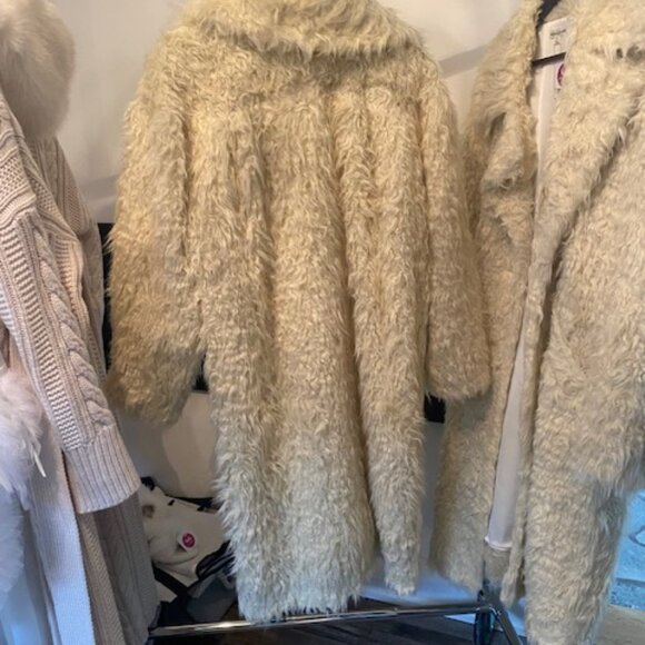 Serenne Coat - Picture 2 of 8